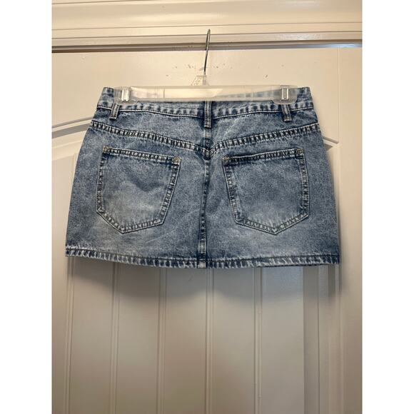 NWT SHEIN Women’s Acid Wash Denim Mini Skirt Size S Blue Preppy Festive Low Rise - Picture 2 of 4